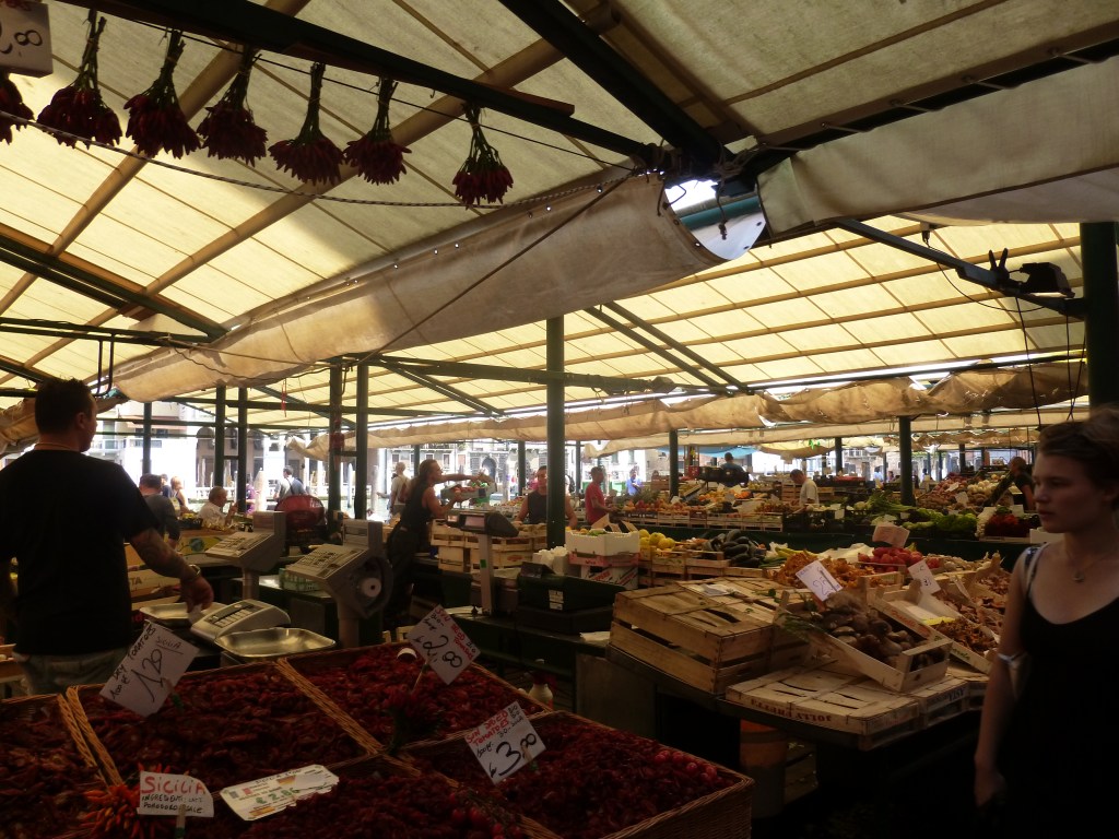 Fruit and veggie market